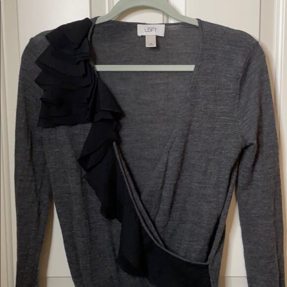 Ann Taylor LOFT gray ruffled wool sweater XS - Picture 3 of 5